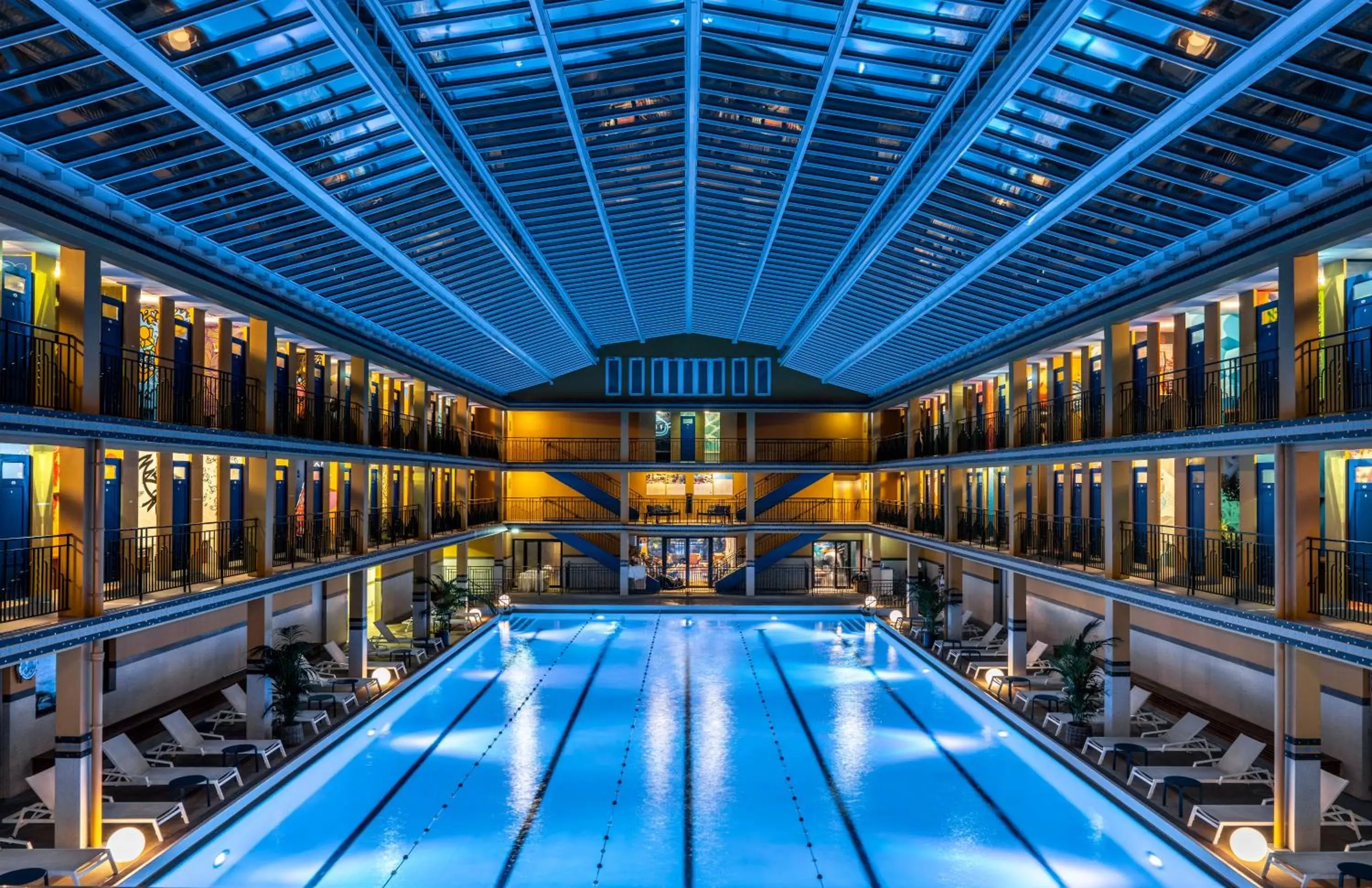 Swimming pool in Molitor Hotel & Spa Paris - MGallery Collection